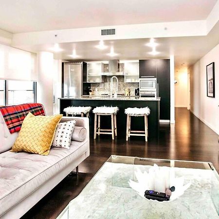 Victoria'S Best Location 2 Bedroom Luxe Condo Екстер'єр фото
