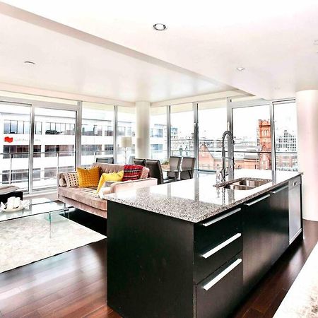 Victoria'S Best Location 2 Bedroom Luxe Condo Екстер'єр фото