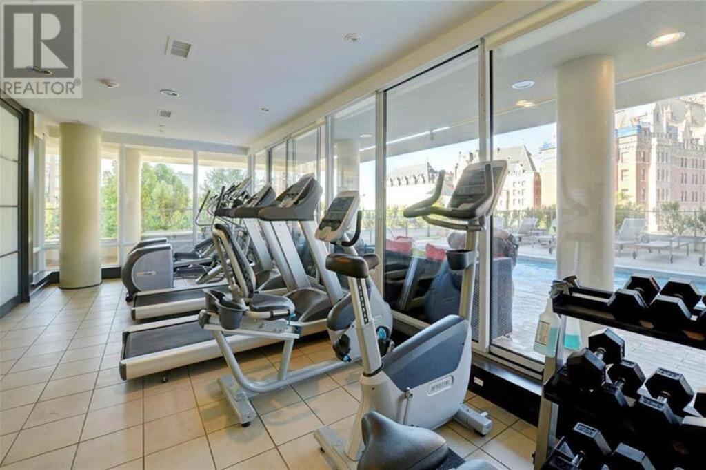 Victoria'S Best Location 2 Bedroom Luxe Condo Екстер'єр фото