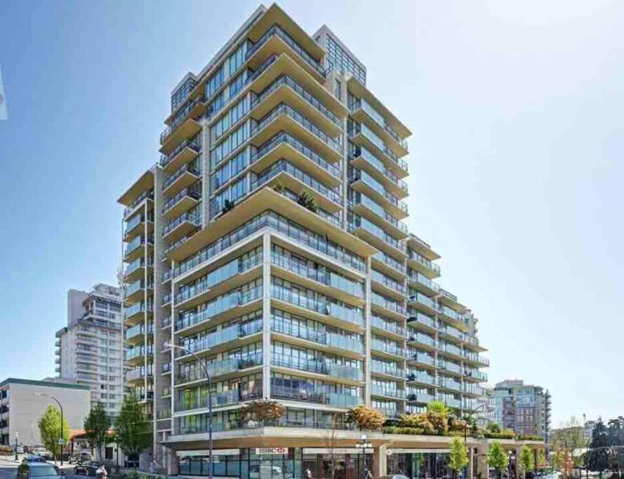 Victoria'S Best Location 2 Bedroom Luxe Condo Екстер'єр фото