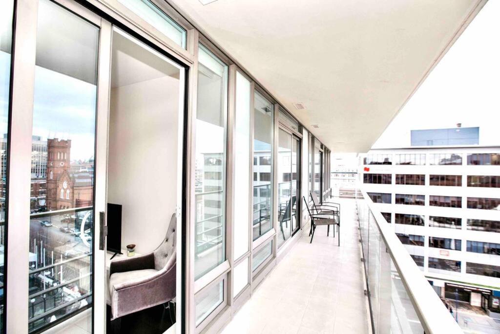 Victoria'S Best Location 2 Bedroom Luxe Condo Екстер'єр фото