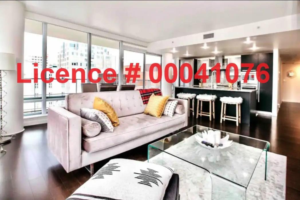 Victoria'S Best Location 2 Bedroom Luxe Condo Екстер'єр фото